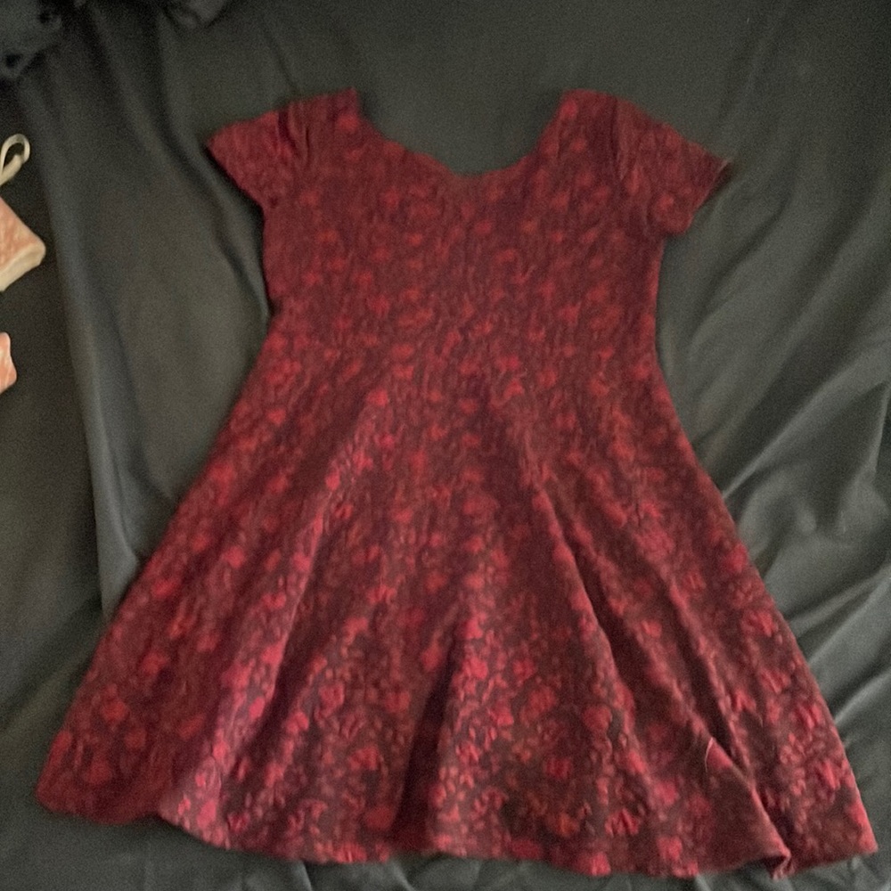 Cute Burgundy dress with flower pattern